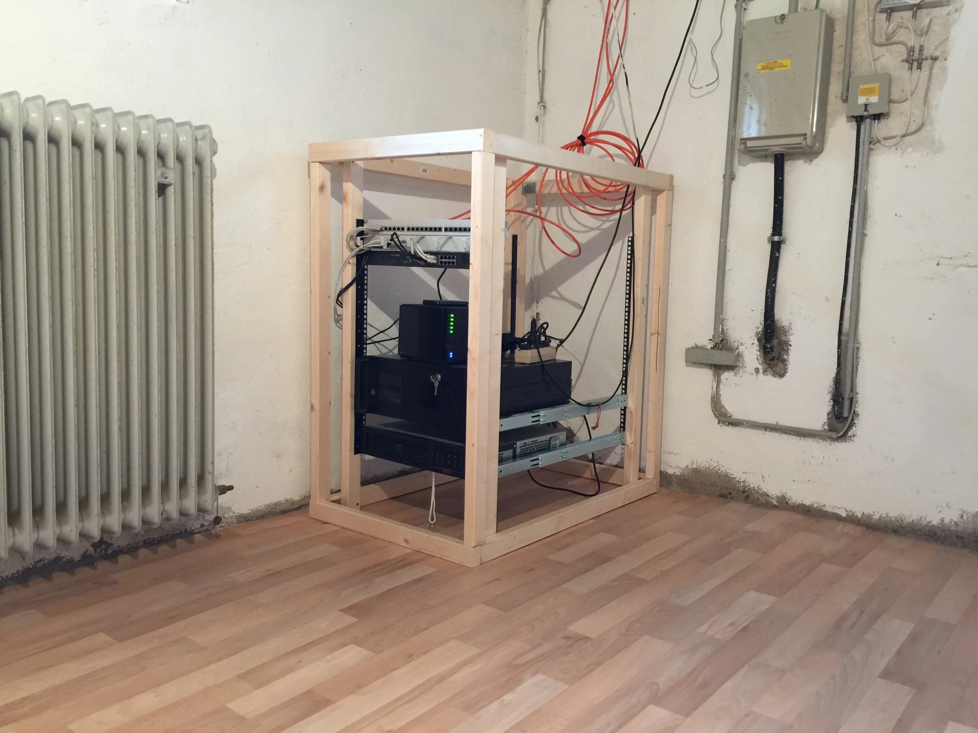 Fertiges DIY Server Rack